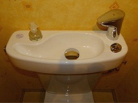 WiCi Concept Waschbecken auf die Toilette anpassbare - Herr C - 2 auf 2